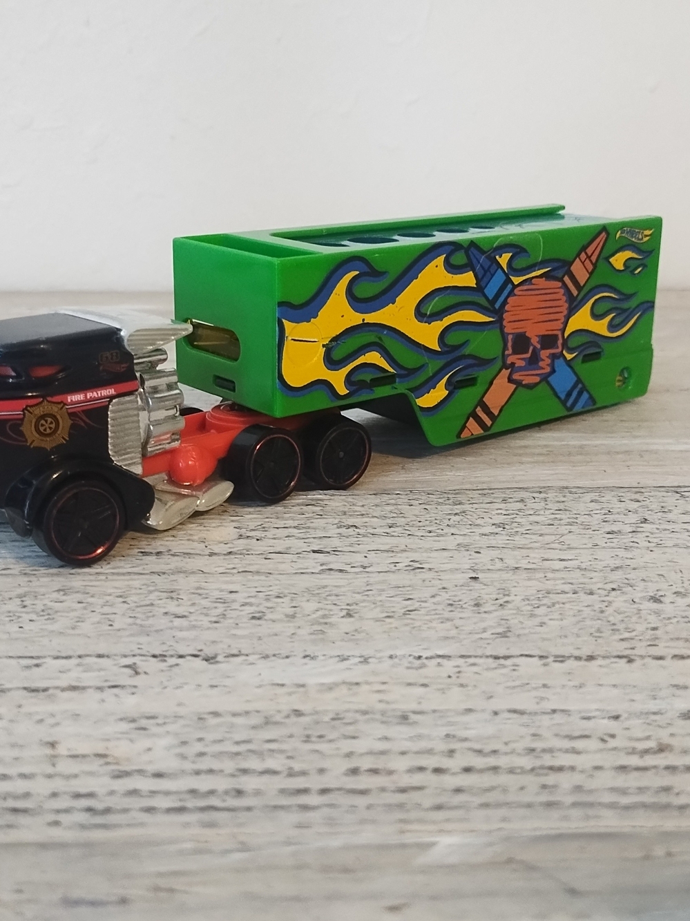 Hot Wheels Semi Truck and Trailer Toy metal and plastic Die cast
